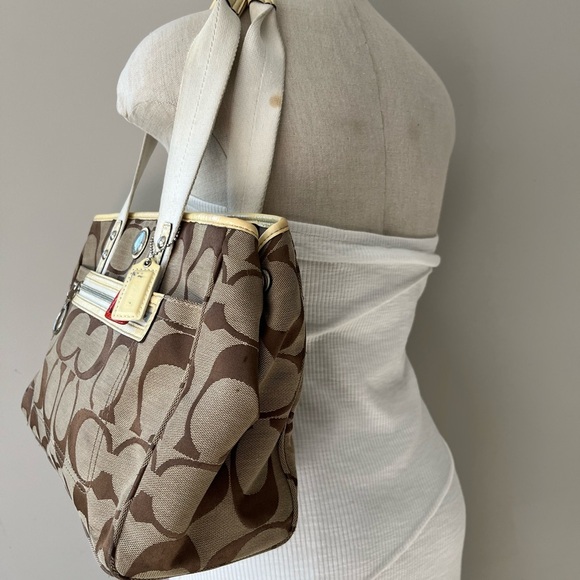 Coach Daisy signature tote tan brown yellow shoulder bag - Picture 4 of 11